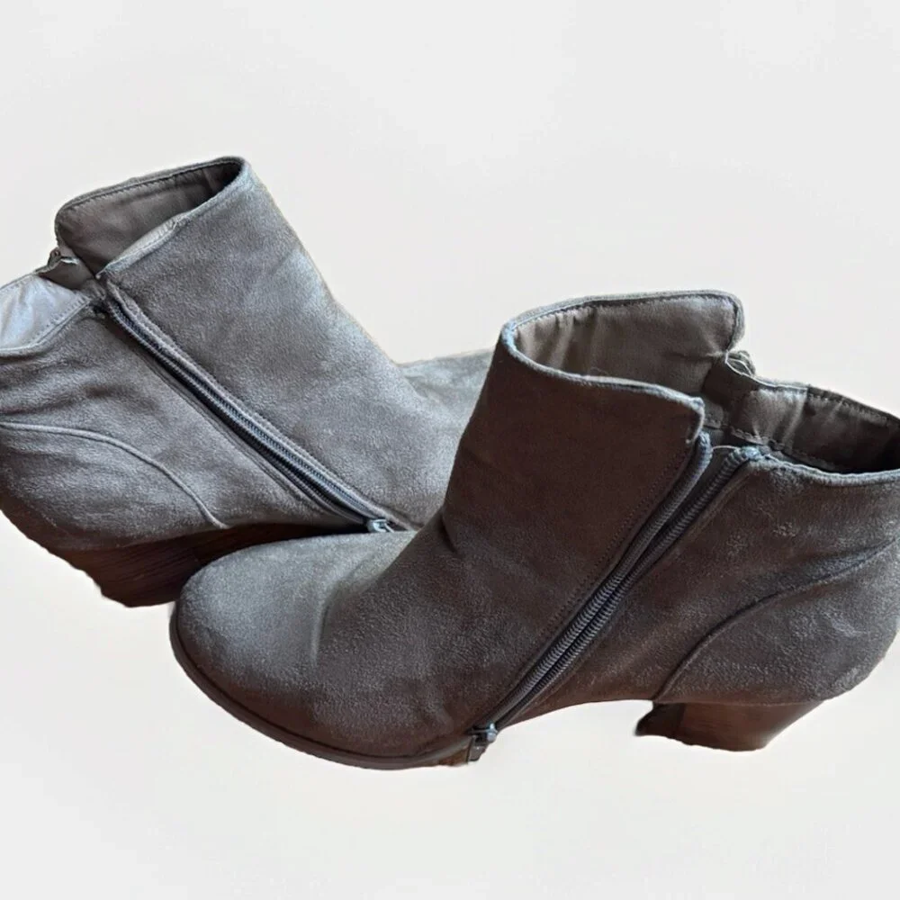 (11) CHARLES ALBERT Beige-Gray Vegan Suede Ankle Boots Zipper Closure & Accents